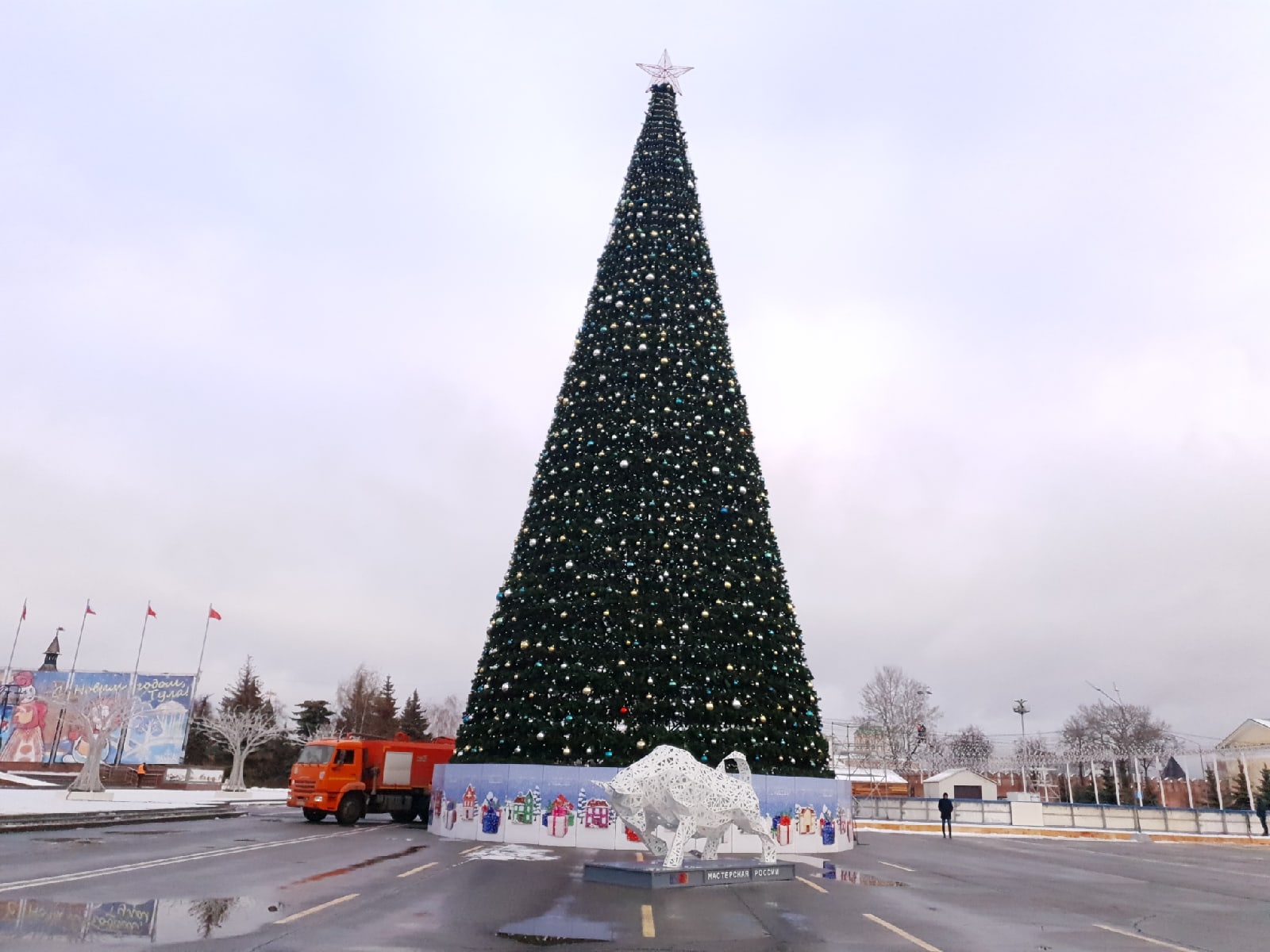 На главной площади Тулы установили символ 2021 года: ФОТО