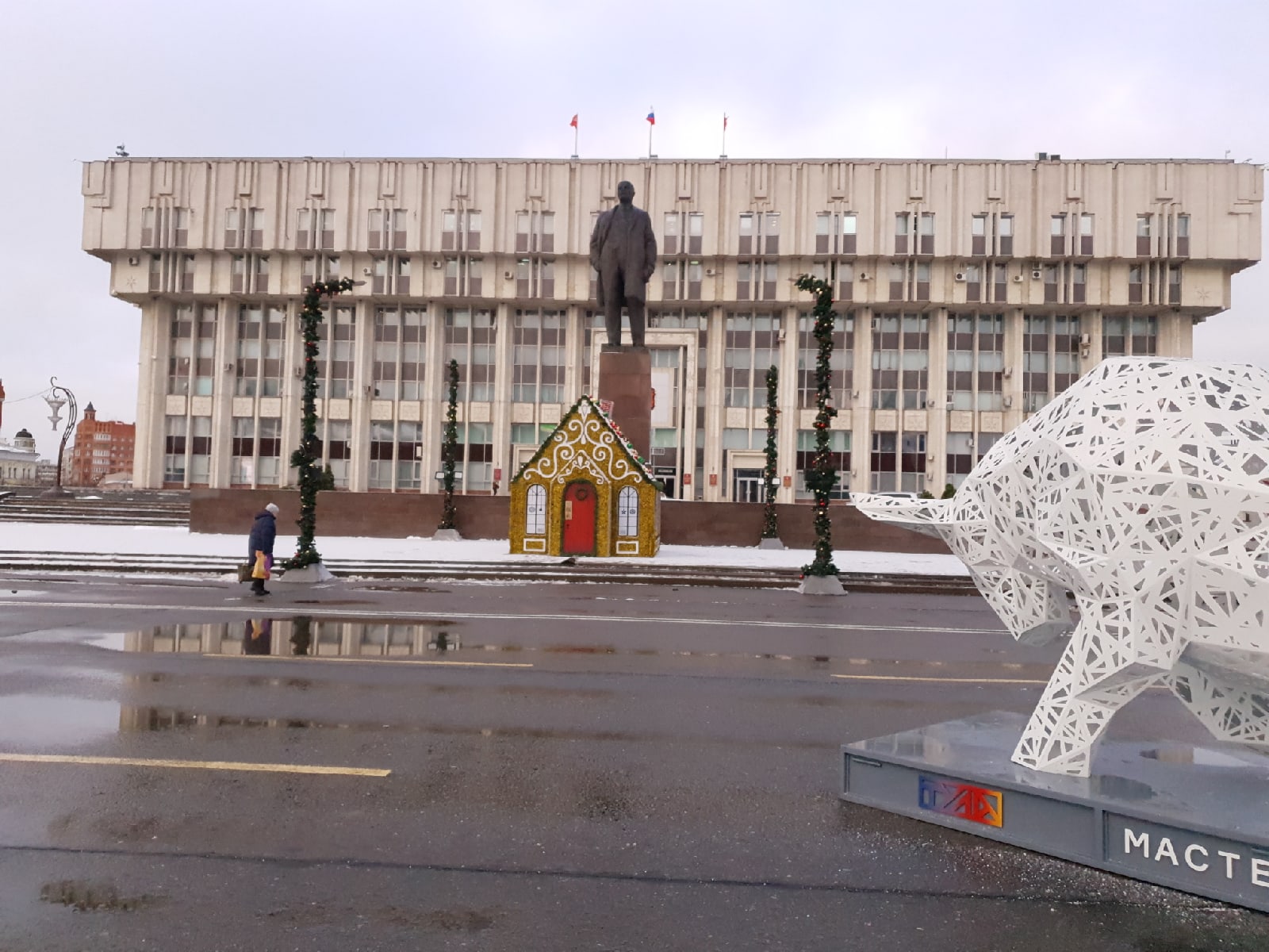На главной площади Тулы установили символ 2021 года: ФОТО