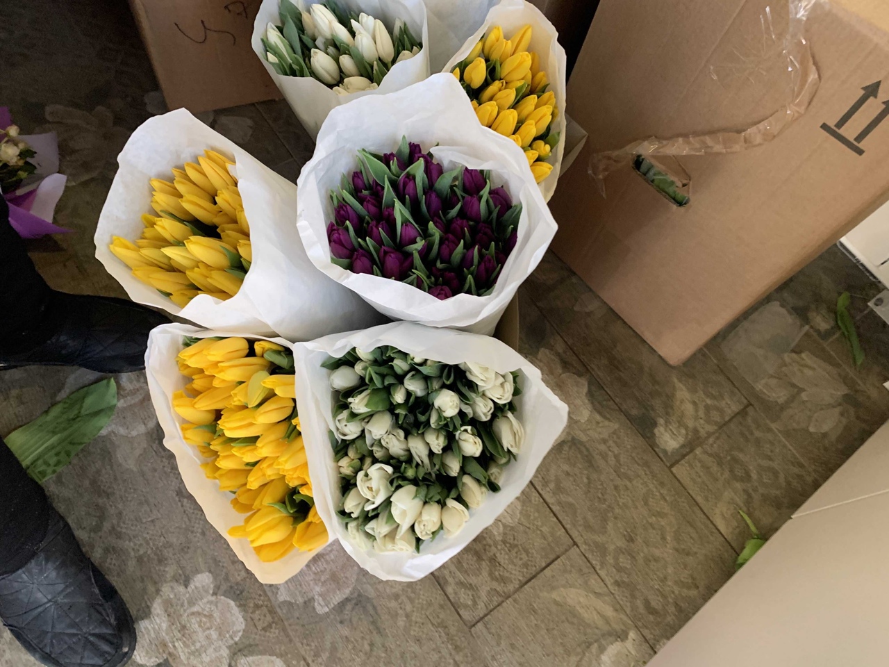 Цветочный базар на улицах Тулы в преддверии Международного женского дня: фоторепортаж