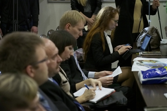 Заседание избирательной комиссии области и политических партий; фоторепортаж