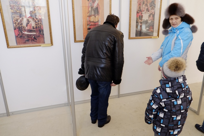 Выставка фотокопий икон Свято-Успенского собора кремля; фоторепортаж