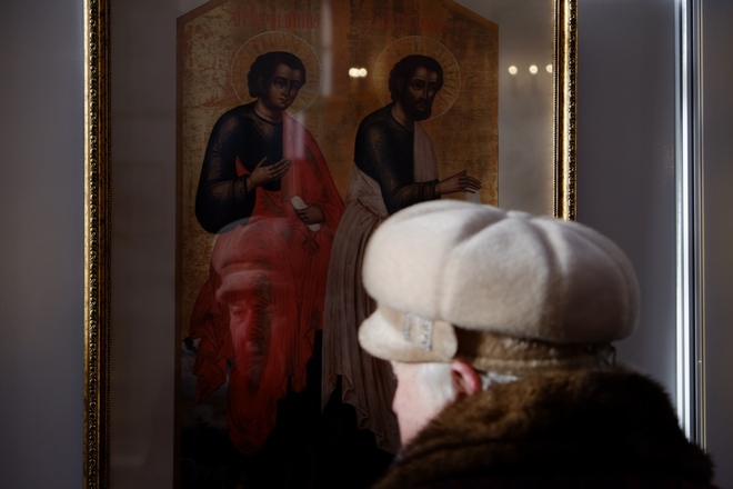 Выставка фотокопий икон Свято-Успенского собора кремля; фоторепортаж