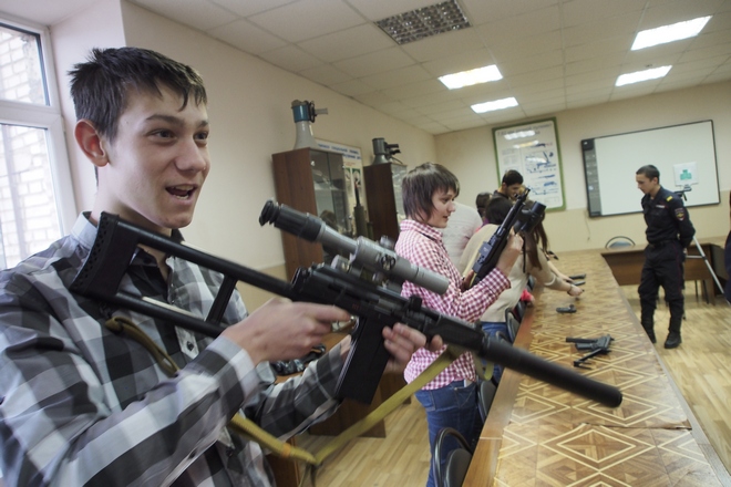 "Студенческий десант" в учебном центре УМВД; фоторепортаж "Студенческий десант" в учебном центре УМВД; фоторепортаж