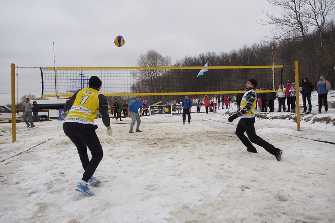 Пляжный волейбол в Центральном парке зимой: фоторепортаж