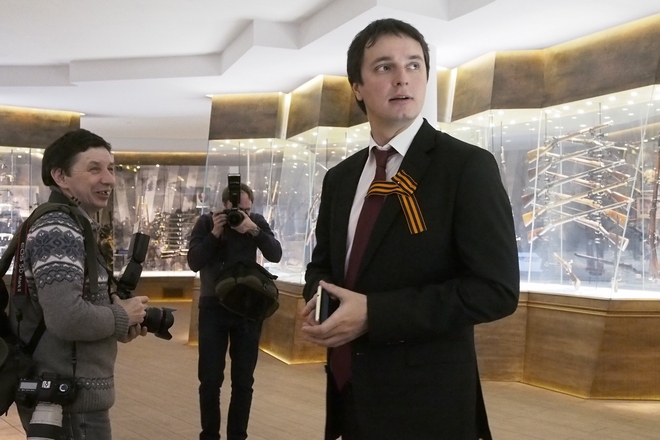 Дмитрий Рогозин в Музее оружия; фоторепортаж