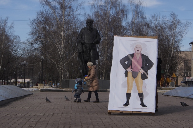 Поклонники Бориса Моисеева выразили недовольство его творчеством; фоторепортаж