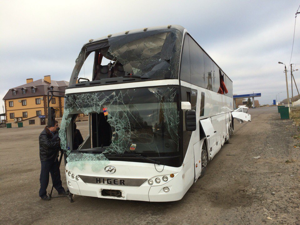 Фоторепортаж: Под Тулой перевернулся автобус "Москва - Ереван"
