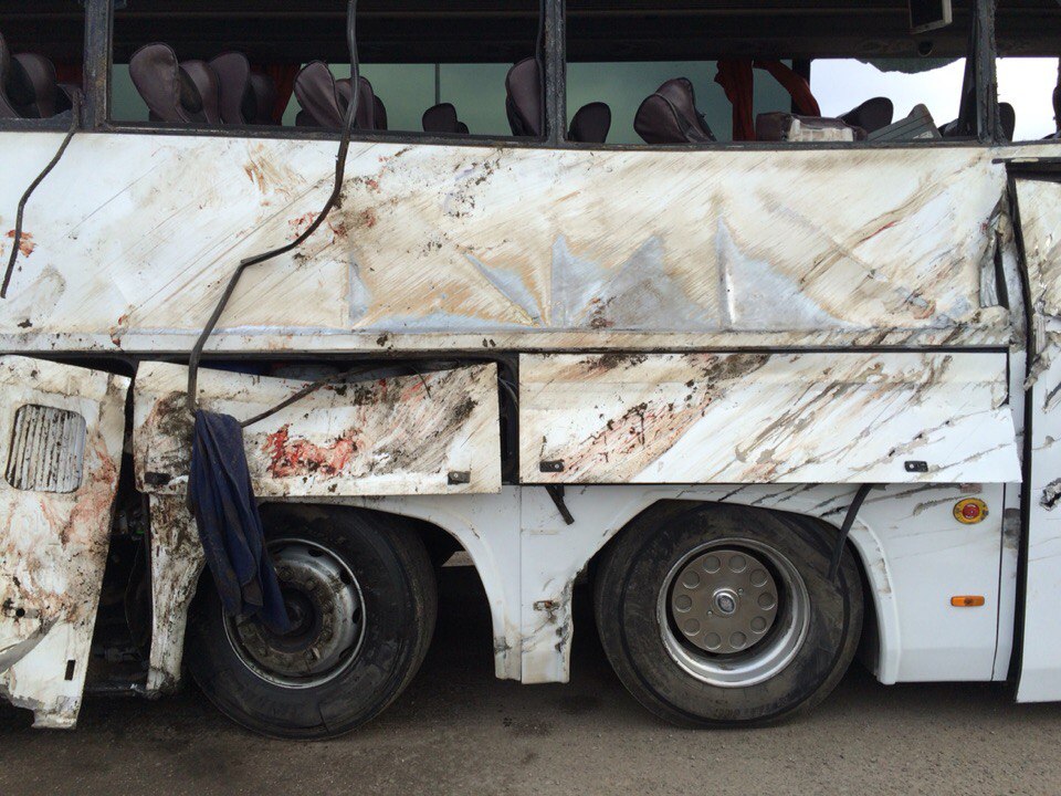 Фоторепортаж: Под Тулой перевернулся автобус "Москва - Ереван"