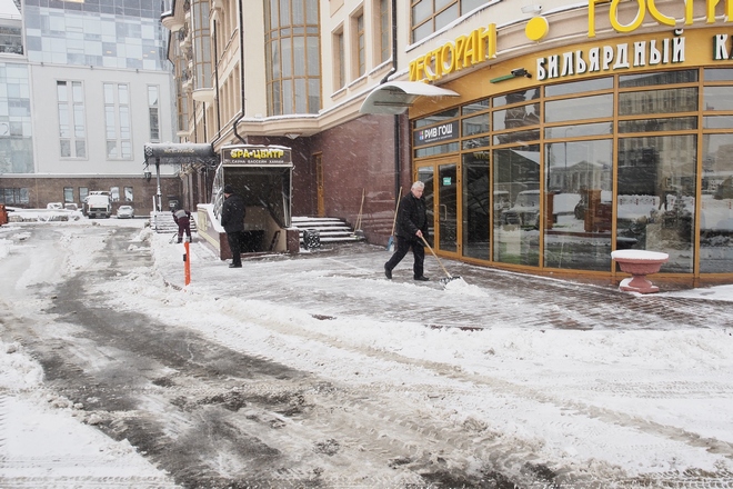 В городе снег; фоторепортаж
