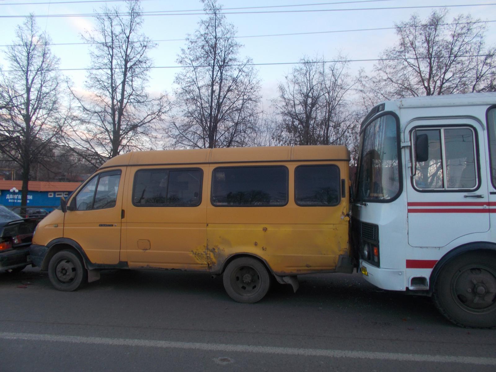 В Туле ПАЗ въехал в ГАЗель | 13.11.2013 | Происшествия | Центр71 - все  новости Тулы