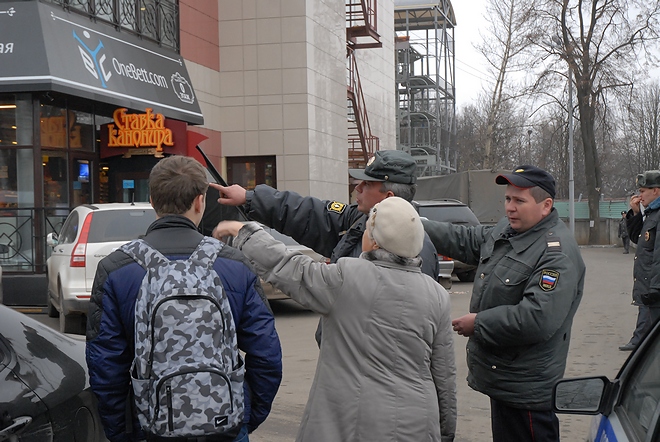 Эвакуация людей из торгового центра на пр. Ленина