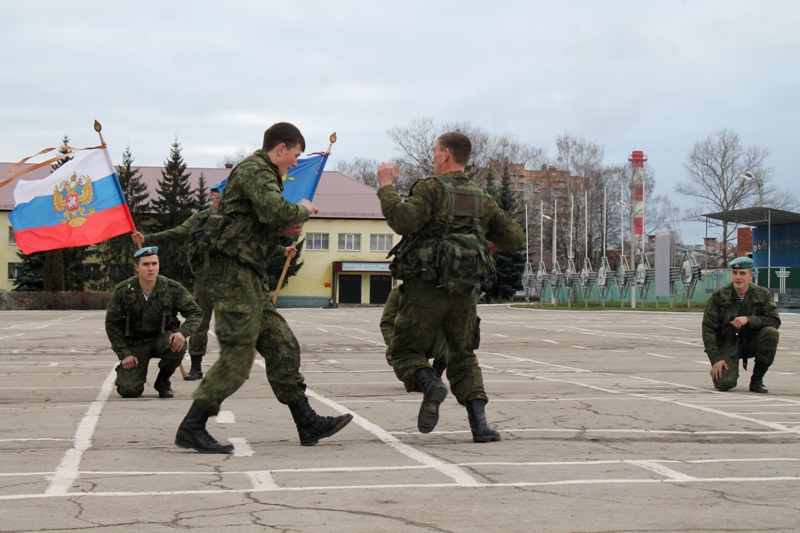 "День призывника" в 51-м полку 106-й дивизии ВДВ "День призывника" в 51-м полку 106-й дивизии ВДВ