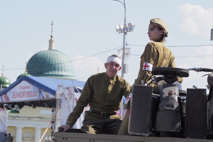Парад военной техники в День Победы; фоторепортаж