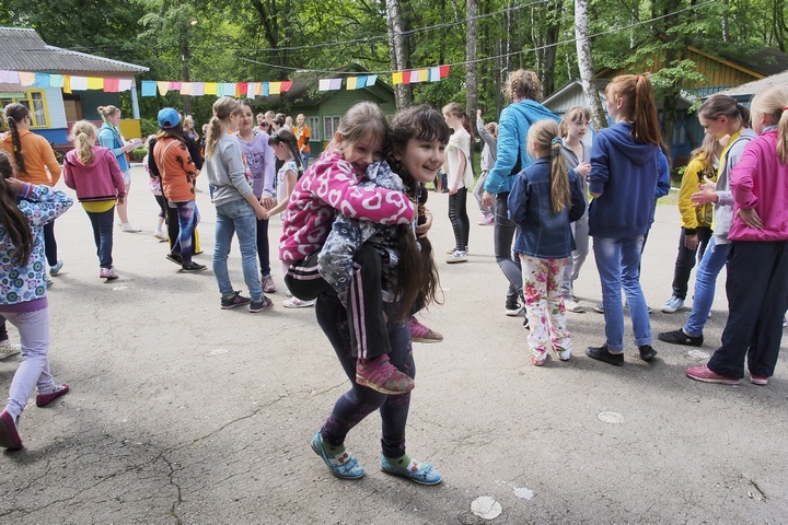 Открытие смены в детском лагере "Орлёнок"; фоторепортаж