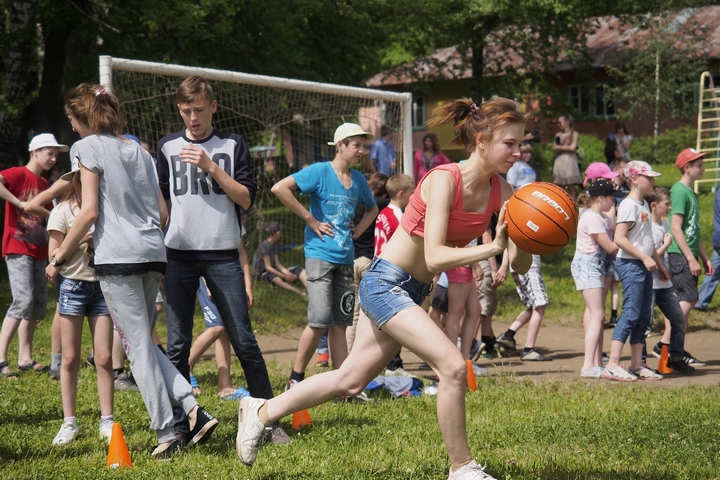Спортивный праздник в детском лагере "Октава"; фоторепортаж