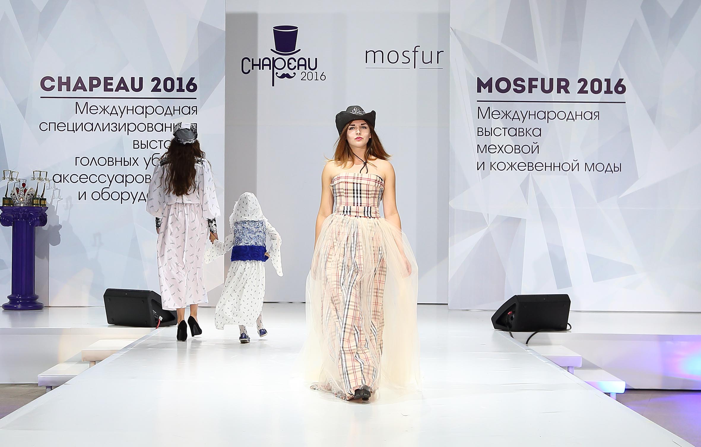Тульские дизайнеры и модели выступили на международной выставке  CHAPEAU – 2016 в Москве