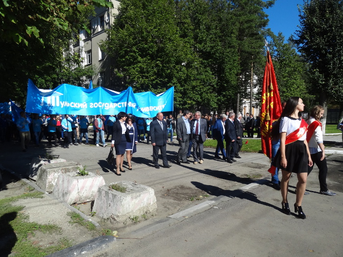 Парад студентов в День Знаний: фоторепортаж