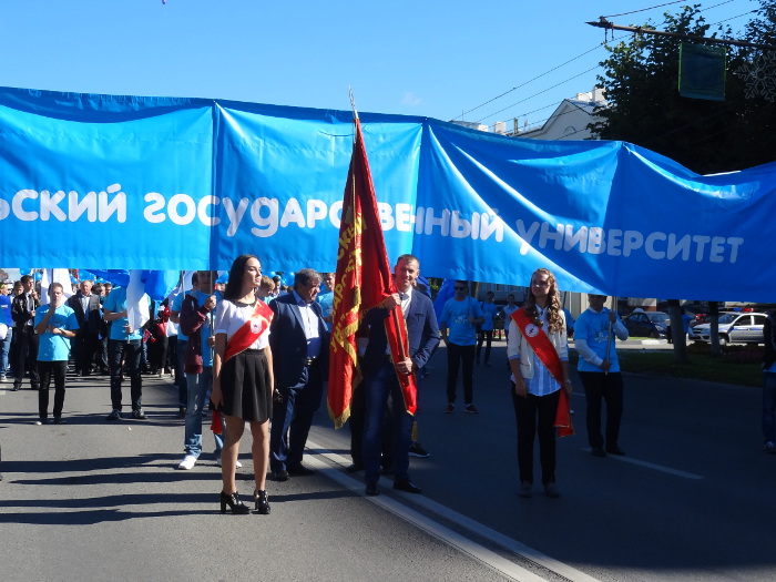 Парад студентов в День Знаний: фоторепортаж