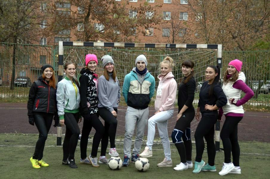 Тренировка тульской любительской женской футбольной команды "Арсеналочка"