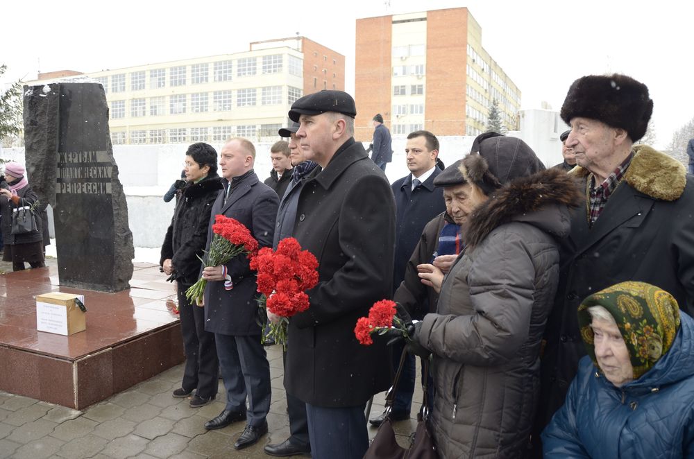Митинг памяти жертвам политических репрессий: фоторепортаж Митинг памяти жертвам политических репрессий: фоторепортаж