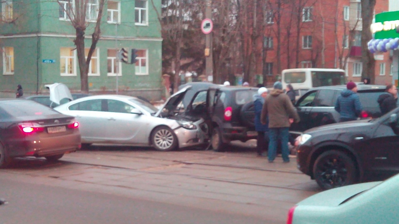 В результате тройного ДТП пешехода зажало между автомобилями | 25.11.2016 |  Происшествия | Центр71 - все новости Тулы