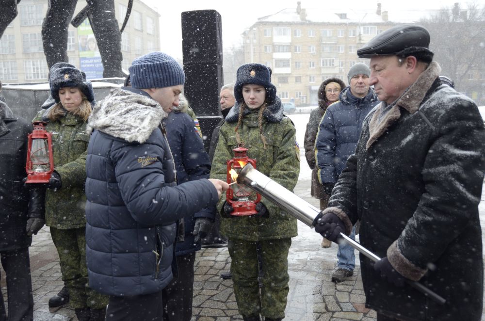 Закладка капсулы с посланием от ветеранов потомкам: фоторепортаж Закладка капсулы с посланием от ветеранов потомкам: фоторепортаж