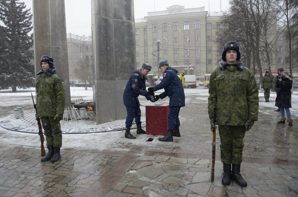 Закладка капсулы с посланием от ветеранов потомкам: фоторепортаж Закладка капсулы с посланием от ветеранов потомкам: фоторепортаж