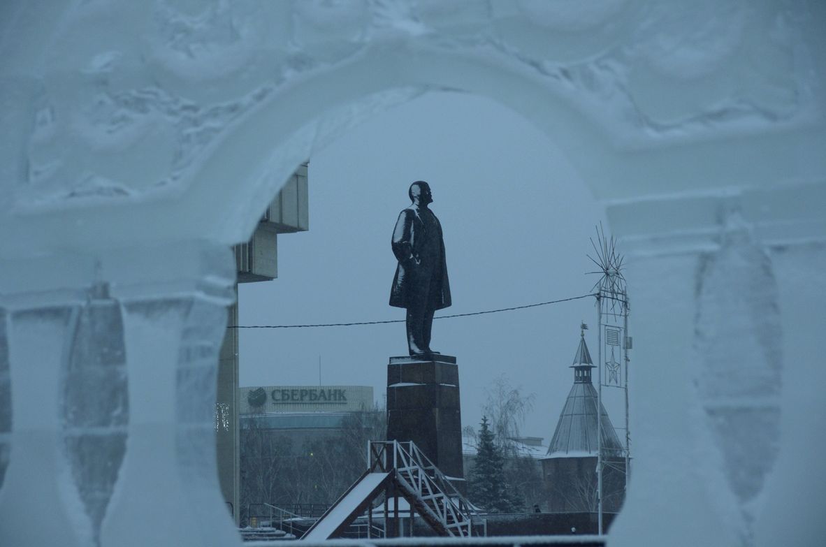 На пл. Ленина установили ледяные ворота: ФОТО