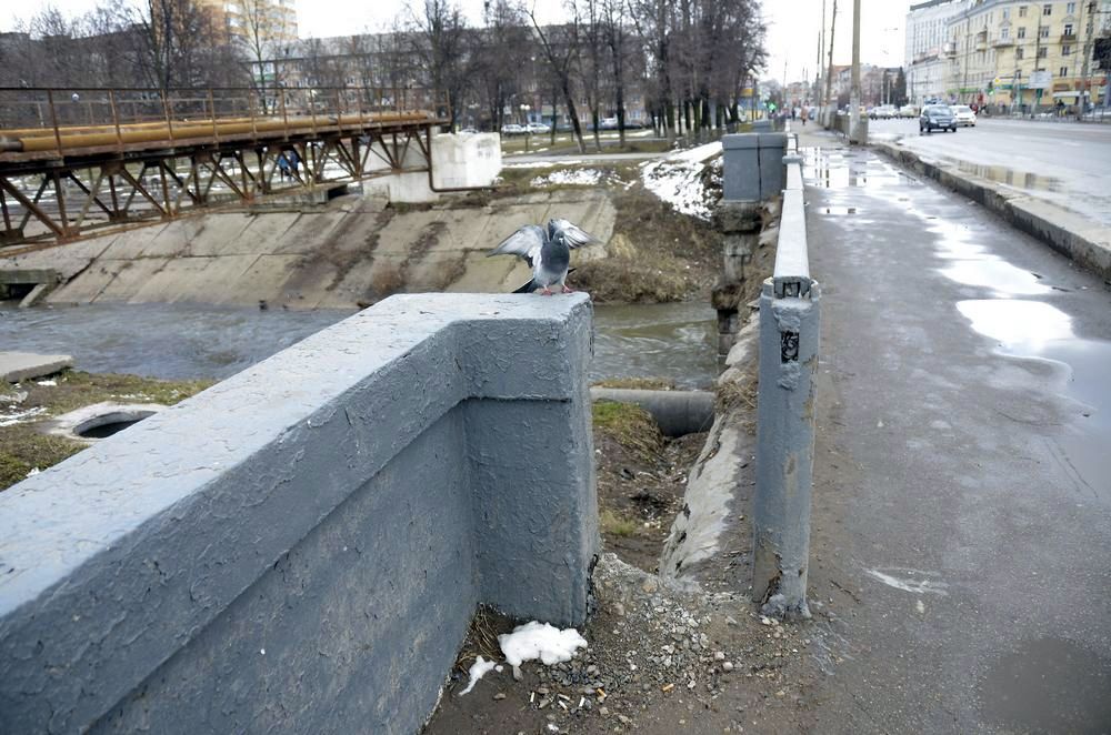 На Красноармейском проспекте разрушается мост: фоторепортаж На Красноармейском проспекте разрушается мост: фоторепортаж