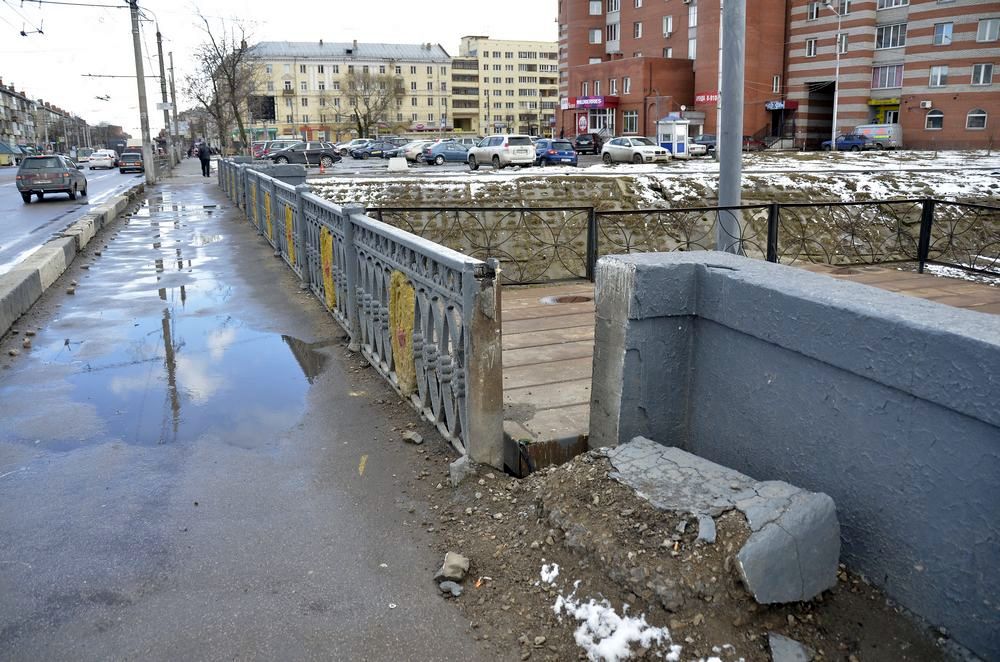 На Красноармейском проспекте разрушается мост: фоторепортаж На Красноармейском проспекте разрушается мост: фоторепортаж