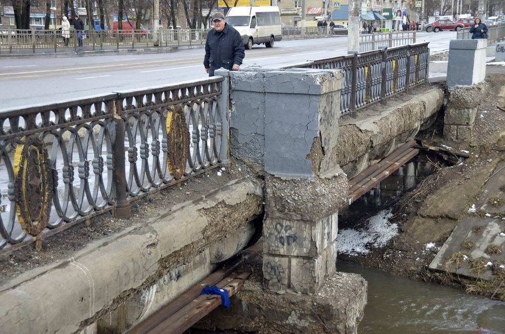 На Красноармейском проспекте разрушается мост: фоторепортаж На Красноармейском проспекте разрушается мост: фоторепортаж