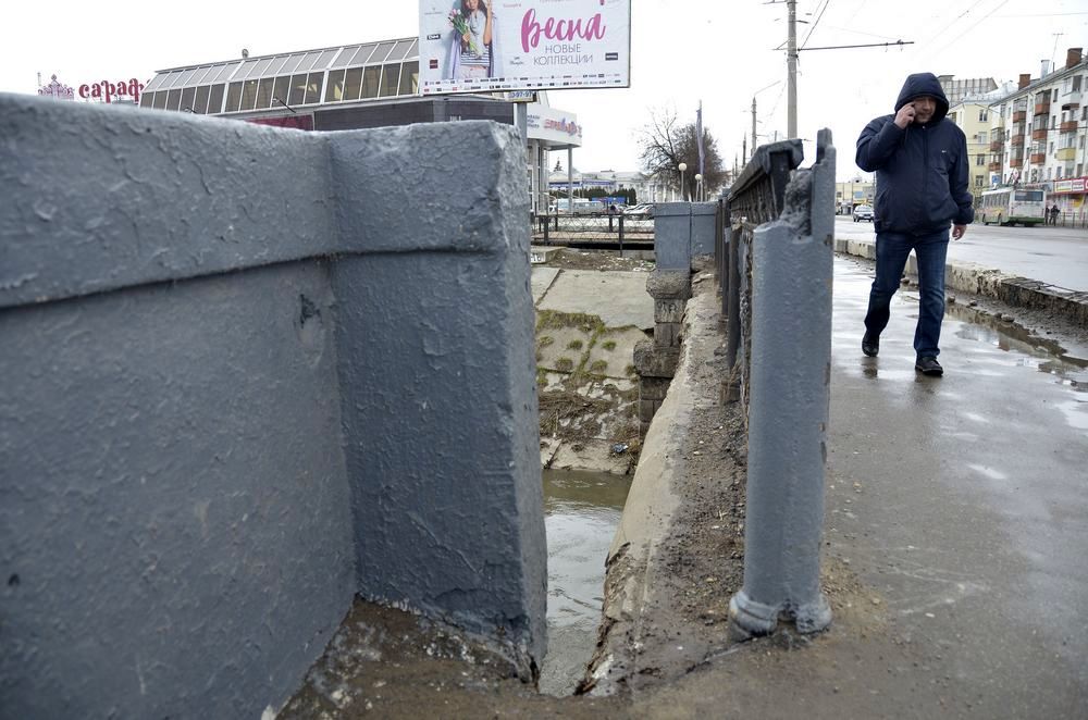 На Красноармейском проспекте разрушается мост: фоторепортаж На Красноармейском проспекте разрушается мост: фоторепортаж