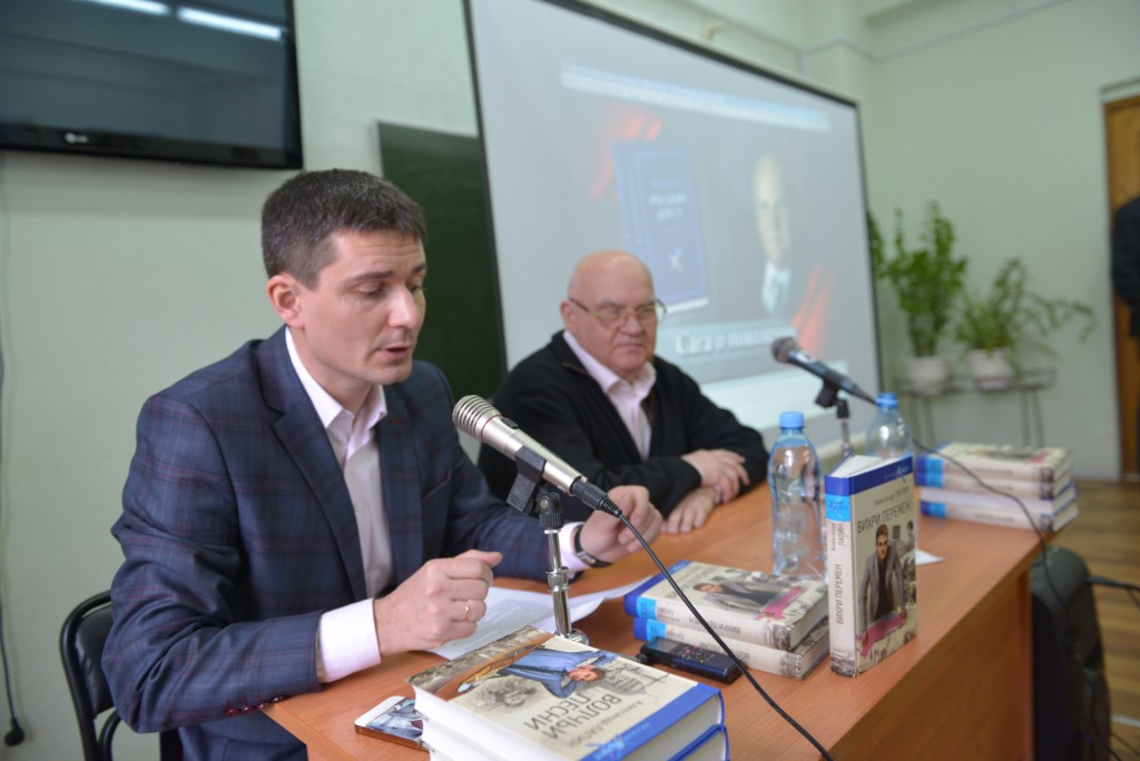 Встреча студентов кафедры журналистики с писателем Александром Лапиным
