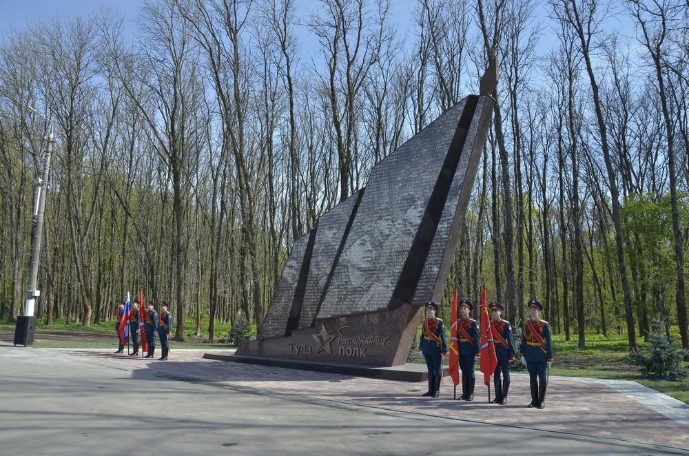 Открытие монумента "Бессмертный полк": фоторепортаж